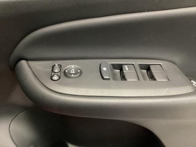 フィット ｅ：ＨＥＶホーム２０周年特別仕様車カーサ　ＨｏｎｄａＣＯＮＮＥＣＴ対応純正メモリーナビ　ＤＶＤ　シートヒーター　横滑り防止装置　ＥＴＣ　フルセグ　ＬＥＤヘッドライト　スマキー　オートクルーズコントロール　サイドエアバック　盗難防止システム（30枚目）