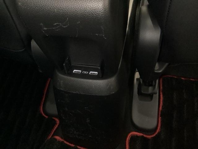 フィット ｅ：ＨＥＶホーム２０周年特別仕様車カーサ　ＨｏｎｄａＣＯＮＮＥＣＴ対応純正メモリーナビ　ＤＶＤ　シートヒーター　横滑り防止装置　ＥＴＣ　フルセグ　ＬＥＤヘッドライト　スマキー　オートクルーズコントロール　サイドエアバック　盗難防止システム（32枚目）