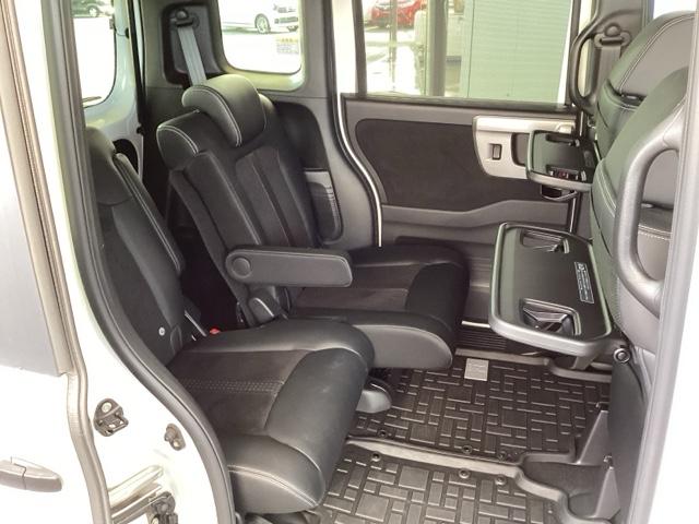 Ｎ－ＢＯＸカスタム Ｌターボスタイル＋ブラック　ナビ　リヤカメラ　スマートキー　ベンチＳ　ターボエンジン　スマ－トキ－　エアバック　横滑り防止機能　Ｄレコ　クルーズコントロール　助手席エアバッグ　地デジ　セキュリティアラーム　ＬＥＤライト　ＡＡＣ（17枚目）