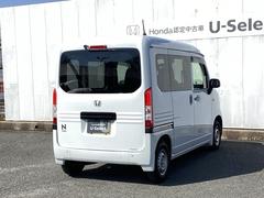 プライバシーガラスが装備されています。外を見るときには気にならずに、後方車両からは車内が見えにくい設計です。 7