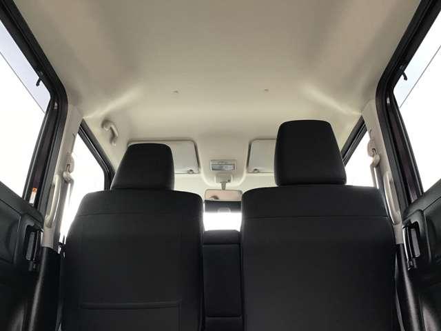 天井も綺麗です☆私は中古車を見るときに天井を良く見るようにしています☆ここが綺麗な車は車内が綺麗なことが多いです☆