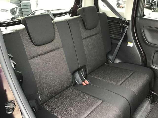 ☆後部座席シート廻り☆　☆リアシートも快適な乗り心地☆シ−トの乗り心地が良く、旅行など長距離運転にも向いています。