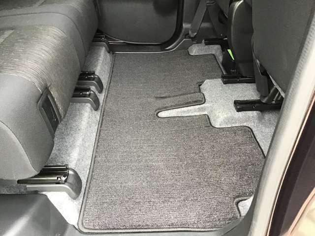 同乗者もゆったりな後部席！！ドライブに送り迎えに！