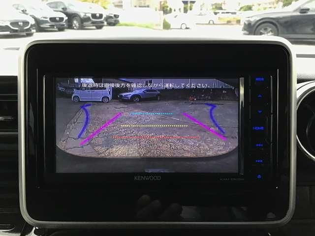 確認しづらい後方の障害物をバックモニターに表示されるのでより後方の視界の確保が可能です。