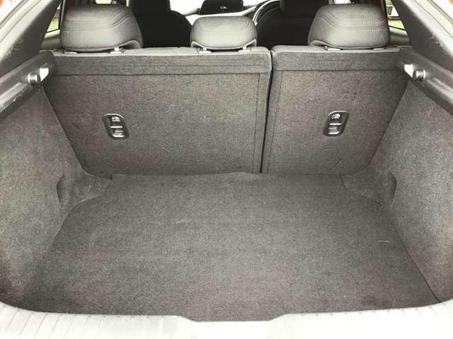 MAZDA3ファストバック 2.0 20S プロアクティブ ツーリング セレクション シートヒーター 全方位モニター ETC レーダークルコン エアバッグ ABS キーフリー バックカメラ 電動シート オートエアコン DVD再生 アドバンスドキー アイドリングストップ アルミホイール(4枚目)