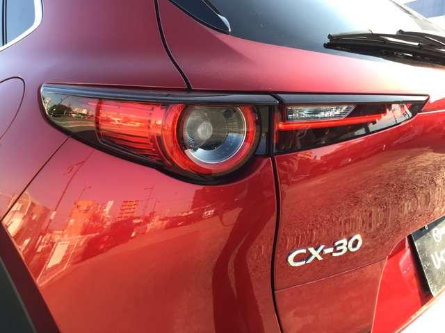 ＣＸ－３０ ２．０　２０Ｓ　ブラックトーンエディション　ナビ　ＥＴＣ　前後ドラレコ　全方位モニター　クリアランスソナ－　スマートブレーキ　Ｂカメラ　ＡＣＣ　スマートキー　パワーバックドア　アルミホイール　Ｂｌｕｅｔｏｏｔｈ　オートマチックハイビーム（6枚目）