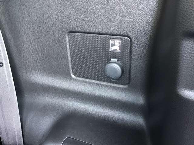 フレアクロスオーバー ６６０　ハイブリッド　ＸＧ　ナビ　ＥＴＣ　前後ドラレコ　シートヒーター　横滑り防止装置付き　盗難警報装置　前後誤発進抑制機能　アイドリングＳＴＯＰ　パーキングセンサー　オートエアコン　スマートキー＆プッシュスタート　キーフリー（8枚目）