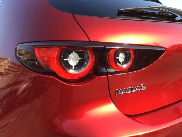ＭＡＺＤＡ３ファストバック １．５　１５Ｓ　レトロスポーツエディション　ナビ　ＥＴＣ　全方位モニター　アイドリングストップ　アルミホイール　運転席パワーシート　Ｂｌｕｅｔｏｏｔｈ接続　スマートシティブレーキサポート　パーキングセンサー　レーダークルーズコントロール（4枚目）