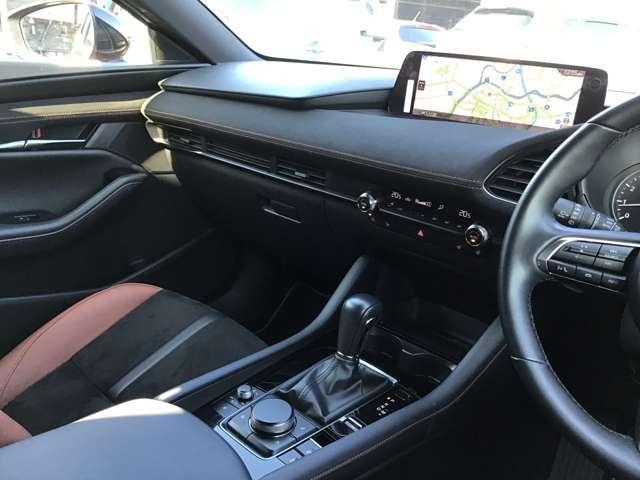 ＭＡＺＤＡ３ファストバック １．５　１５Ｓ　レトロスポーツエディション　ナビ　ＥＴＣ　全方位モニター　アイドリングストップ　アルミホイール　運転席パワーシート　Ｂｌｕｅｔｏｏｔｈ接続　スマートシティブレーキサポート　パーキングセンサー　レーダークルーズコントロール（6枚目）