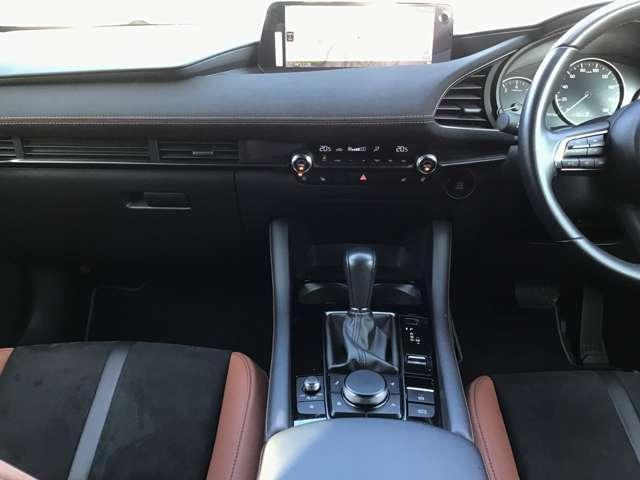 ＭＡＺＤＡ３ファストバック １．５　１５Ｓ　レトロスポーツエディション　ナビ　ＥＴＣ　全方位モニター　アイドリングストップ　アルミホイール　運転席パワーシート　Ｂｌｕｅｔｏｏｔｈ接続　スマートシティブレーキサポート　パーキングセンサー　レーダークルーズコントロール（9枚目）