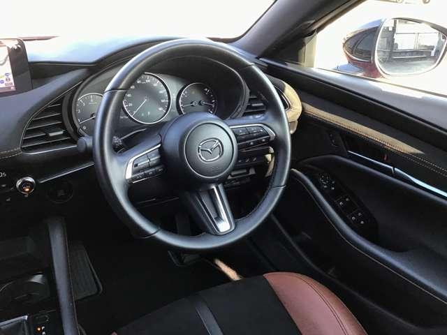 ＭＡＺＤＡ３ファストバック １．５　１５Ｓ　レトロスポーツエディション　ナビ　ＥＴＣ　全方位モニター　アイドリングストップ　アルミホイール　運転席パワーシート　Ｂｌｕｅｔｏｏｔｈ接続　スマートシティブレーキサポート　パーキングセンサー　レーダークルーズコントロール（10枚目）