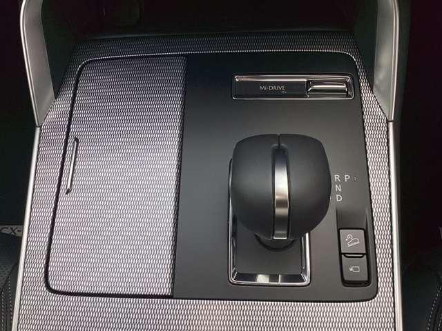 �R�}���_�[�R���g���[���B�X�C�b�`��T�����ƂȂ����R�Ɏ���������ʒu�ɔz�u�B�茳�����邱�ƂȂ��A�e�푀�삪�s���܂��B