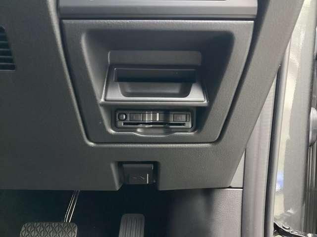 ＣＸ－８０ ３．３　ＸＤハイブリッド　エクスクルーシブ　スポーツ　ディー　試乗車アップ　ナビ　ＥＴＣ　全方位モニター　レーダークルーズ　クリアランスソナー　パワーシート　３列シート　シートヒーター　オートマチックハイビーム　バックカメラ　衝突被害軽減システム　４ＷＤ（27枚目）