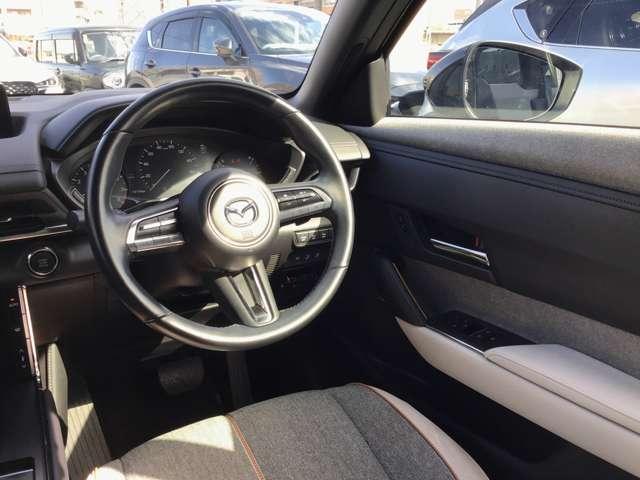 �h���C�o�[���S�ɗ]�T�������ĉ^�]�ɏW���ł��邱�ƁA����Ȃ��Ȃ������������ƑO�����ʂ����Ԃ̋N�_�ƂȂ�A�S�������S���ăh���C�u���y���߂邱�Ƃ����b�g�[�ɃV���v���ȃ��C�A�E�g�ƂȂ��Ă��܂��B