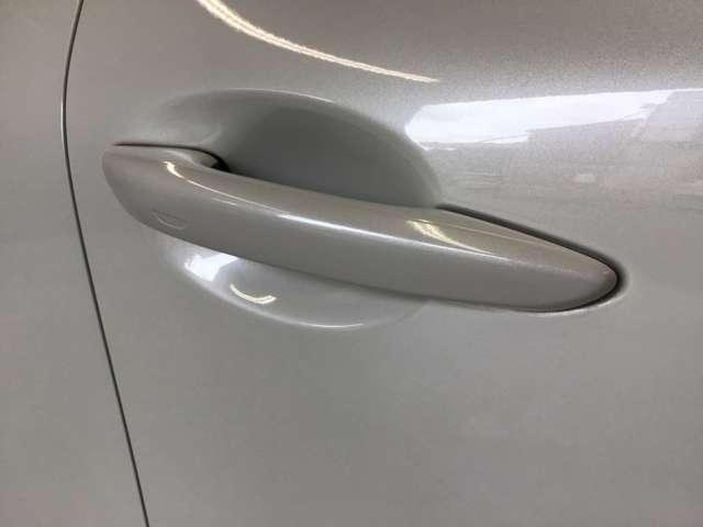 �X�}�[�g�L�[���������Ă����ԂŃ��b�N�{�^���������ƁA�ԗ����ׂẴh�A�̉�����{�����s�����Ƃ��o���܂��B