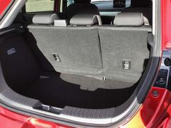 ☆後部座席を倒す事で広さのアレンジがききます☆ 7