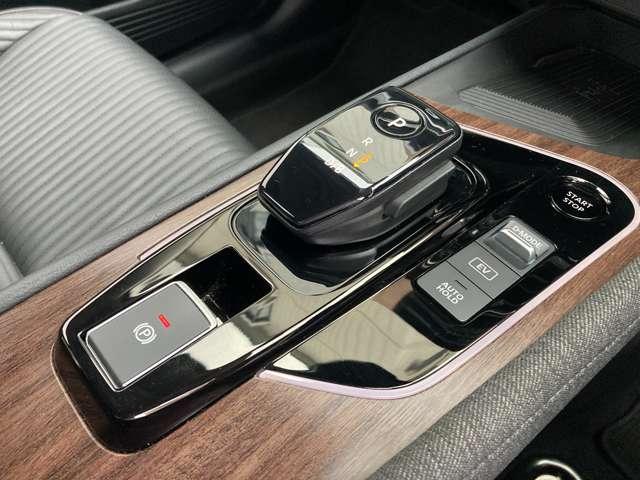 オーラ G レザーエディション 日産コネクトナビプロパイ全周囲カメラ ワンオーナ 追突防止 レーダークルーズ 車線逸脱警報装置 禁煙車 LED 盗難防止 記録簿 バックモニター ETC インテリジェントキー メモリーナビゲーション AW キーレスエントリー ABS(14枚目)