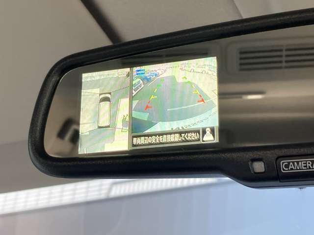 ���[���~���[�ɂ��A���E���h�r���[���j�^�[�̉f�����f�����Ƃ��o���܂��B