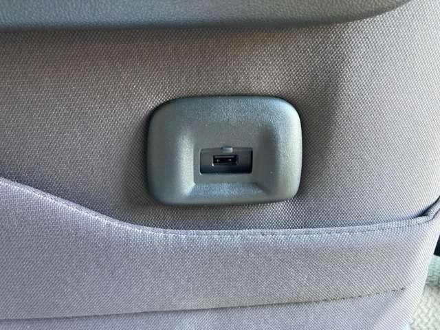 �t�r�a�\�P�b�g�����Ă���̂ŁA��Ȃɍ����Ă��Ă��X�}�[�g�t�H���Ȃǂ̏[�d���\�ł��B