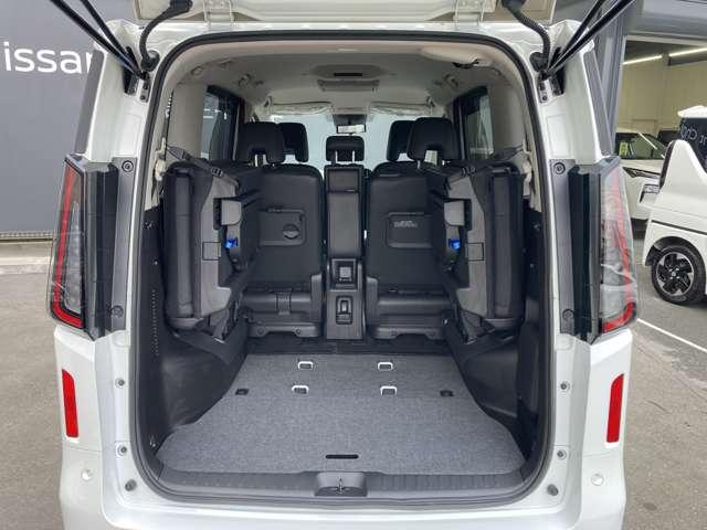 セレナ ２．０　ハイウェイスターＶ　地上デジタル　ＬＫＡ　追従クルーズ　アイドリングＳ　スマートキー＆プッシュスタート　両側自動ドア　ＬＥＤヘッドライト　３列シート　Ｂカメラ　ワンオーナー　ＥＴＣ装備　ドラレコ　エアコン　メモリ－ナビ（26枚目）