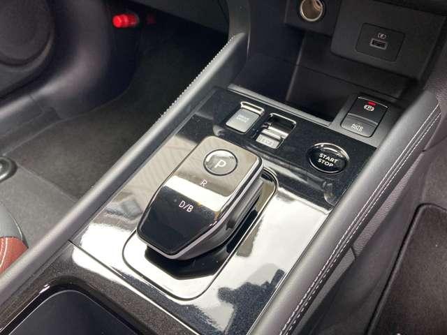 キックス １．２　Ｘ　ツートーン　インテリアエディション　（ｅ－ＰＯＷ　弊社試乗車ＵＰ・日産純正９インチナビ・プロ　ハイビームアシスト　レーンアシスト　前席シートヒーター　フルセグ　全周囲カメラ　ＬＥＤヘッドランプ　踏み間違い防止　禁煙車　スマートキー　メモリーナビ（12枚目）