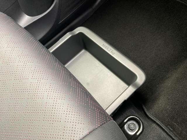 デイズ ６６０　ハイウェイスターＧターボ　プロパイロット　エディショ　弊社社用車ＵＰ・日産純正９インチナビ・プロ　地デジＴＶ　アイドリングＳ　スマキー　テレビ　ＡＨＢ　禁煙　追従クルコン　ワンオーナー車　パワーステアリング　車線逸脱　ＬＥＤ　盗難防止装置　オートエアコン（18枚目）