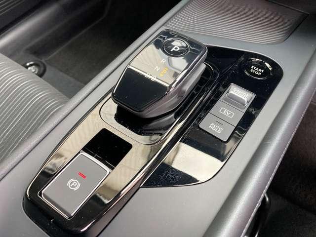 ノート １．２　Ｘ　弊社試乗車ＵＰ・日産純正９インチナビ・アラ　助手席エアバック　ＰＳ　ＰＷ　盗難防止　地デジ　キーフリーシステム　【ＬＥＤヘッドライト】　ＡＡＣ　記録簿付き　ワンオ－ナ－車　オートハイビーム　禁煙（11枚目）