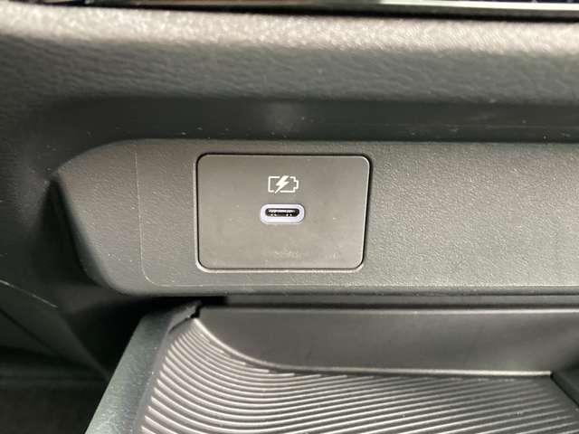 ノート １．２　Ｘ　弊社試乗車ＵＰ・日産純正９インチナビ・アラ　助手席エアバック　ＰＳ　ＰＷ　盗難防止　地デジ　キーフリーシステム　【ＬＥＤヘッドライト】　ＡＡＣ　記録簿付き　ワンオ－ナ－車　オートハイビーム　禁煙（13枚目）