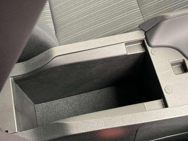 ノート １．２　Ｘ　弊社試乗車ＵＰ・日産純正９インチナビ・アラ　助手席エアバック　ＰＳ　ＰＷ　盗難防止　地デジ　キーフリーシステム　【ＬＥＤヘッドライト】　ＡＡＣ　記録簿付き　ワンオ－ナ－車　オートハイビーム　禁煙（21枚目）