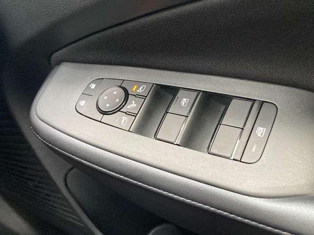 ノート １．２　Ｘ　弊社試乗車ＵＰ・日産純正９インチナビ・アラ　助手席エアバック　ＰＳ　ＰＷ　盗難防止　地デジ　キーフリーシステム　【ＬＥＤヘッドライト】　ＡＡＣ　記録簿付き　アルミ　ワンオ－ナ－車　オートハイビーム（20枚目）