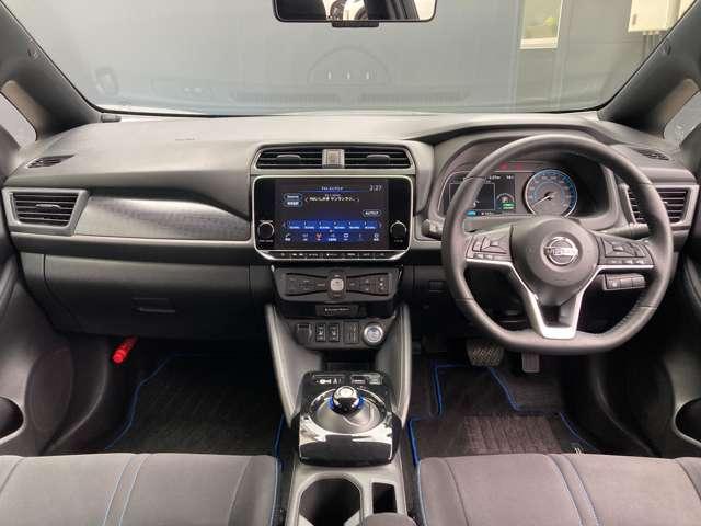 リーフ Ｘ　日産コネクトナビ・アラウンドビューモニタ　レーンキープアシスト　オートクルーズ　メモリナビ　ＬＥＤヘッド　記録簿　ＥＴＣ　ナビＴＶ　イモビライザー　Ｗエアバッグ　パワーウィンドウ　ワンオーナー　ＡＢＳ（3枚目）