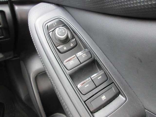 フォレスター ２．５　プレミアム　４ＷＤ　記録簿　衝突軽減Ｂ　盗難防止装置　エアバッグ　ＬＥＤライト　黒革シート　メモリーナビ　クルコン　ワンオーナー車　４ＷＤ　ナビ　ＡＢＳ　Ｓカメラ　アルミホイール　オートエアコン　キーフリーシステム（20枚目）