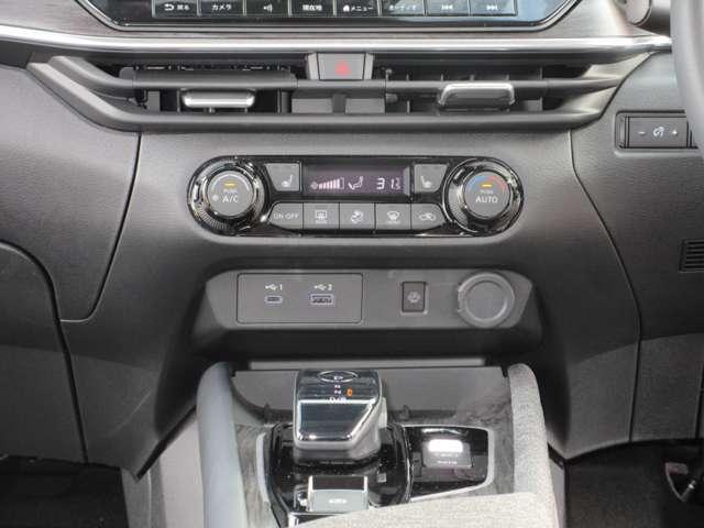 オーラ 1.2 G レザーエディション ワンオーナ 追突防止 クルコン 本革 LED 盗難防止 記録簿 バックモニター ETC メモリーナビゲーション AW キーレスエントリー オートエアコン ABS パワーウィンドウ サイドカメラ(8枚目)