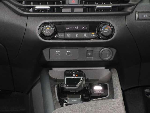 オーラ 1.2 G レザーエディション ワンオーナ 追突防止 レーダークルーズ 本革 車線逸脱警報装置 LED 盗難防止 記録簿 バックモニター インテリジェントキー メモリーナビゲーション カーナビ AW キーレスエントリー ABS(8枚目)