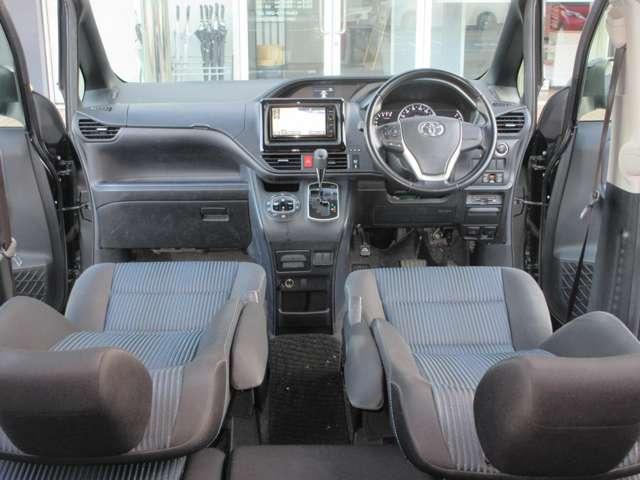 ヴォクシー 2.0 ZS 両電動スライドドア 盗難防止システム オートエアコン ダブルエアバッグ ドライブレコーダー ETC LEDヘッドライト キーレスエントリー ワンセグ メモリーナビ ナビTV PW パワーステアリング(3枚目)