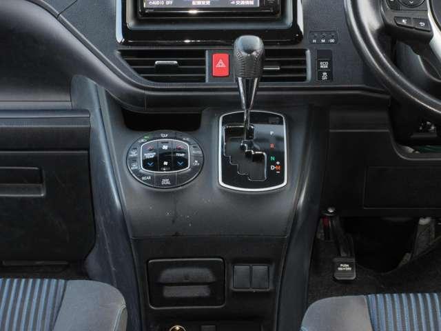 ヴォクシー 2.0 ZS 両電動スライドドア 盗難防止システム オートエアコン ダブルエアバッグ ドライブレコーダー ETC LEDヘッドライト キーレスエントリー ワンセグ メモリーナビ ナビTV PW パワーステアリング(8枚目)