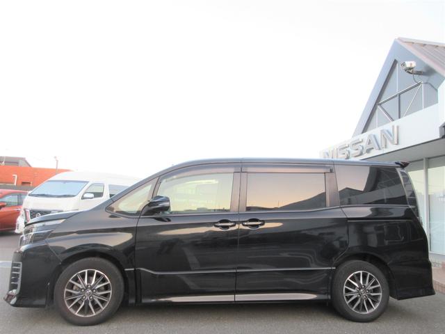 ヴォクシー 2.0 ZS 両電動スライドドア 盗難防止システム オートエアコン ダブルエアバッグ ドライブレコーダー ETC LEDヘッドライト キーレスエントリー ワンセグ メモリーナビ ナビTV PW パワーステアリング(24枚目)