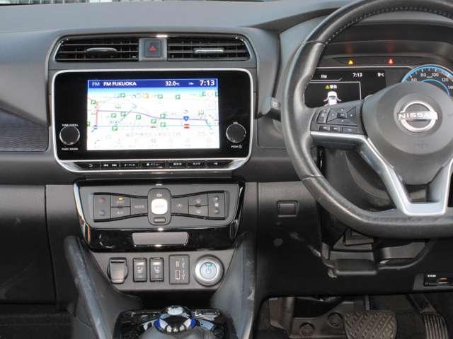 リーフ Ｘ　Ｖセレクション　レーダークルコン　３６０°カメラ　踏み間違い防止装置　ＬＥＤランプ　セキュリティ　１オーナー　ＥＴＣ　インテリキー　レーンキープアシスト　サイドエアバッグ　パワーウィンドウ　ＡＢＳ　メモリ－ナビ　ＡＷ（4枚目）