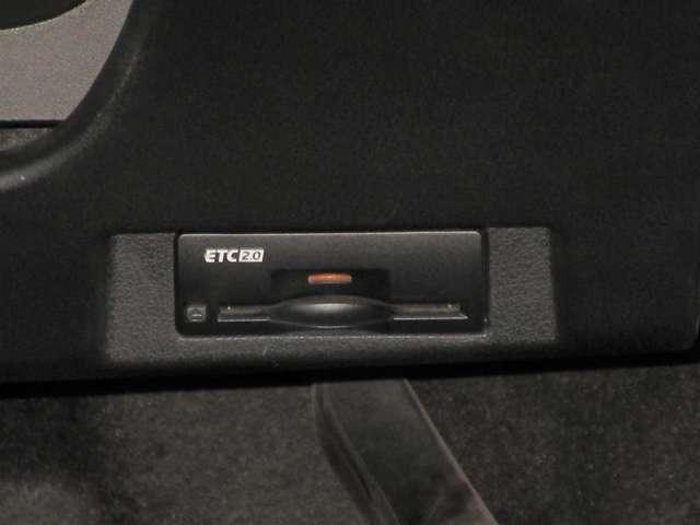 リーフ Ｘ　Ｖセレクション　レーダークルコン　３６０°カメラ　踏み間違い防止装置　ＬＥＤランプ　セキュリティ　１オーナー　ＥＴＣ　インテリキー　レーンキープアシスト　サイドエアバッグ　パワーウィンドウ　ＡＢＳ　メモリ－ナビ　ＡＷ（13枚目）