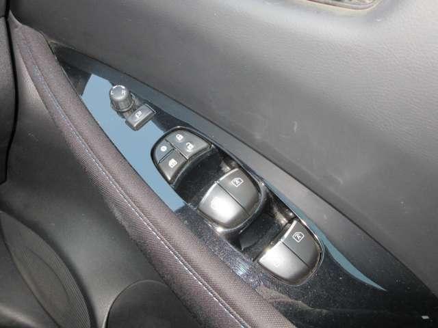 リーフ Ｘ　Ｖセレクション　レーダークルコン　３６０°カメラ　踏み間違い防止装置　ＬＥＤランプ　セキュリティ　１オーナー　ＥＴＣ　インテリキー　レーンキープアシスト　サイドエアバッグ　パワーウィンドウ　ＡＢＳ　メモリ－ナビ　ＡＷ（17枚目）