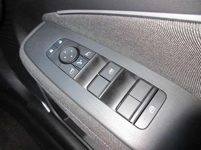 オーラ １．２　Ｇ　レザーエディション　ワンオーナ　追突防止　レーダークルーズ　本革　車線逸脱警報装置　ＬＥＤ　盗難防止　記録簿　バックモニター　ＥＴＣ　インテリジェントキー　メモリーナビゲーション　ＡＷ　キーレスエントリー　オートエアコン（17枚目）