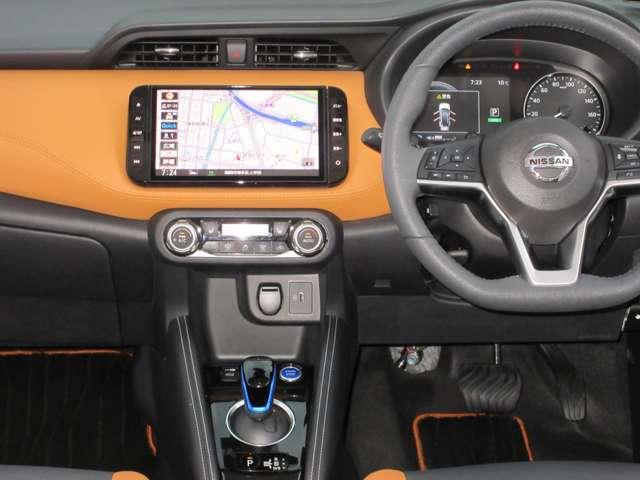 キックス １．２　Ｘ　ツートーン　インテリアエディション　オートクルーズ　エマージェンシーＢ　セキュリティ　アラウンドモニター　Ｒカメラ　ＬＥＤ　ワンオーナ　エアコン　ドラレコ　スマートキー　記録簿　ＥＴＣ　メモリーナビ　サイドエアバック　ＡＷ　キーレス（4枚目）