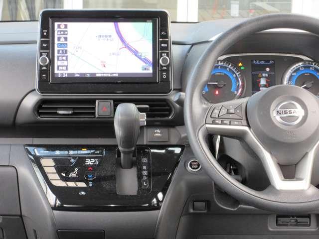 �������肵���^�]�Ȏ���ɂ̓i�r��G�A�R���̑���p�l����ݒu���Ă���܂��̂ŁA����l�ł̉^�]�ł������S�ł��܂��B