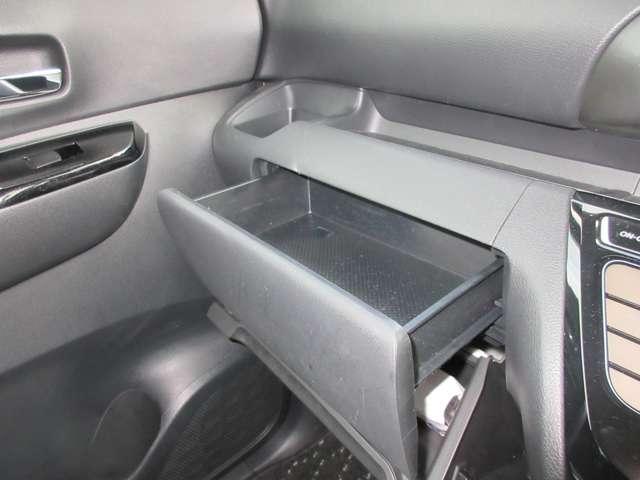 �O���[�u�{�b�N�X�ł��I�㉺�ɃX�y�[�X������A�Ԍ��؂⏬�������[�\�ł�