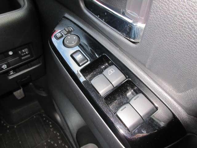 �S�ȃp���[�E�B���h�E�ƂȂ��Ă��܂��B�^�]�Ȃ̓I�[�g�ɂȂ��Ă���̂Ń����^�b�`�J���邱�Ƃ��o���܂��B