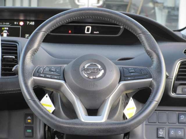 セレナ ２．０　ハイウェイスター　ＶセレクションＩＩ　全周囲モニタ　インテリキー　ＬＥＤライト　ＥＴＣ車載器　オートクルーズコントロール　サイドエアバッグ　記録簿　ドライブレコーダー　メモリ－ナビ　アルミ　ＴＶナビ　エアバック　ＡＢＳ　Ｗエアバッグ（11枚目）