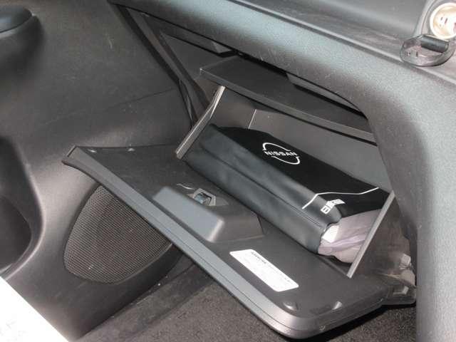 セレナ ２．０　ハイウェイスター　ＶセレクションＩＩ　全周囲モニタ　インテリキー　ＬＥＤライト　ＥＴＣ車載器　オートクルーズコントロール　サイドエアバッグ　記録簿　ドライブレコーダー　メモリ－ナビ　アルミ　ＴＶナビ　エアバック　ＡＢＳ　Ｗエアバッグ（17枚目）