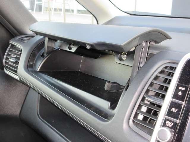 セレナ ２．０　ハイウェイスター　ＶセレクションＩＩ　全周囲モニタ　インテリキー　ＬＥＤライト　ＥＴＣ車載器　オートクルーズコントロール　サイドエアバッグ　記録簿　ドライブレコーダー　メモリ－ナビ　アルミ　ＴＶナビ　エアバック　ＡＢＳ　Ｗエアバッグ（18枚目）