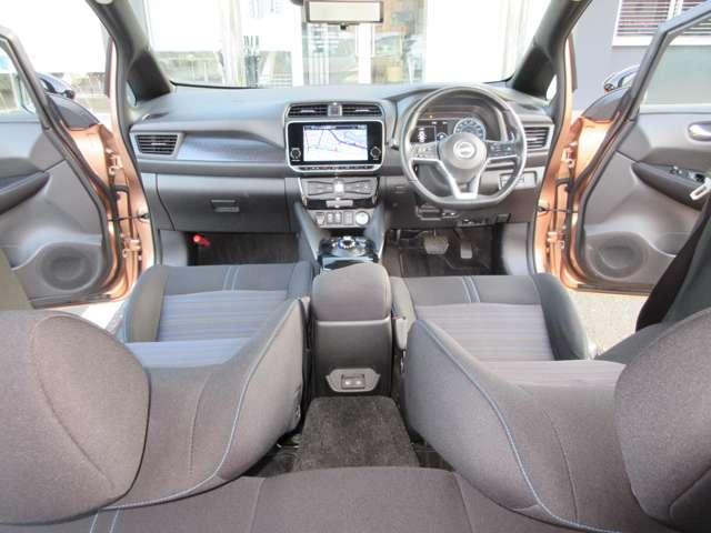 �������肵���^�]�Ȏ���ɂ̓i�r��G�A�R���̑���p�l����ݒu���Ă���܂��̂ŁA����l�ł̉^�]�ł������S�ł��܂��B