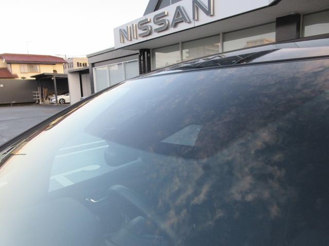 �t�����g�K���X�̏㕔�ɂ͏Փˌy���u���[�L�̑��u���t���Ă���A�����S�ɉ^�]���y����ł����������Ƃ��ł��܂��B